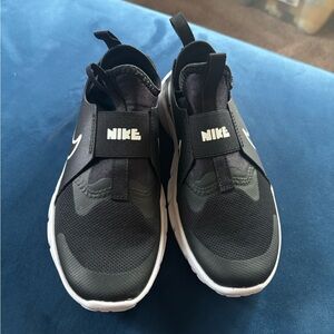 New Nike Boys Flex Runner 2